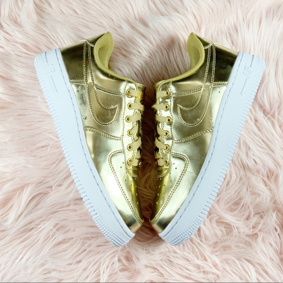 New Nike Women’s Air Force 1 Liquid Metal Gold - Picture 4 of 5
